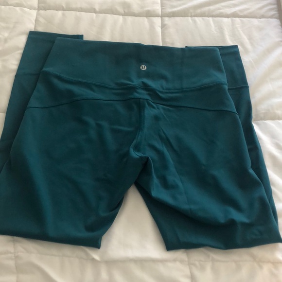 Lululemon In Movement Tight 25”- size 10 - Picture 5 of 5
